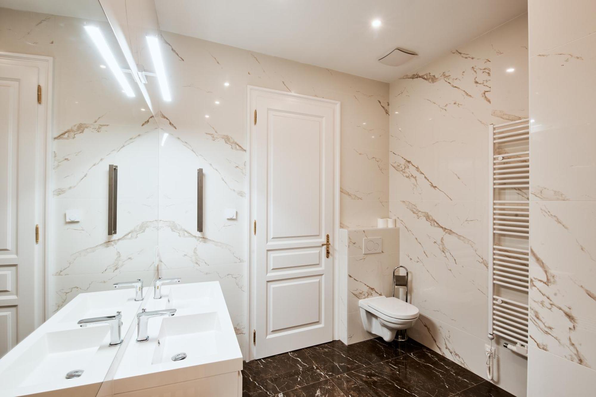 Stylish Designer At The Center Of Naschmarkt Apartment Wien